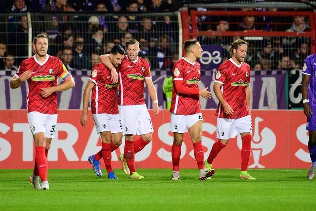 浓眉35分詹姆斯21+8 湖人22分大逆转战胜太阳