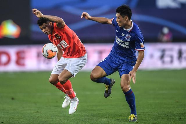 翟晓川13+10首钢6人上双轻取上海 王哲林20+14