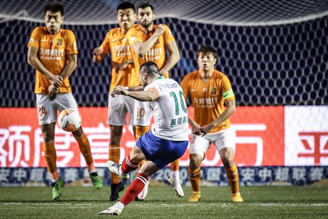 赵继伟12+8辽宁胜深圳 邹雨宸17+10北控胜同曦